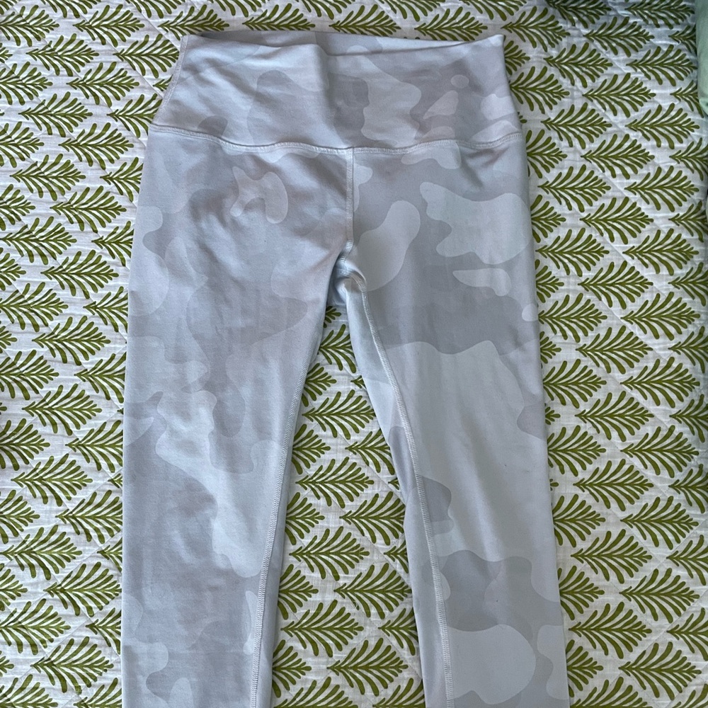 ALO  Gray Camouflage Leggings Pre-loved